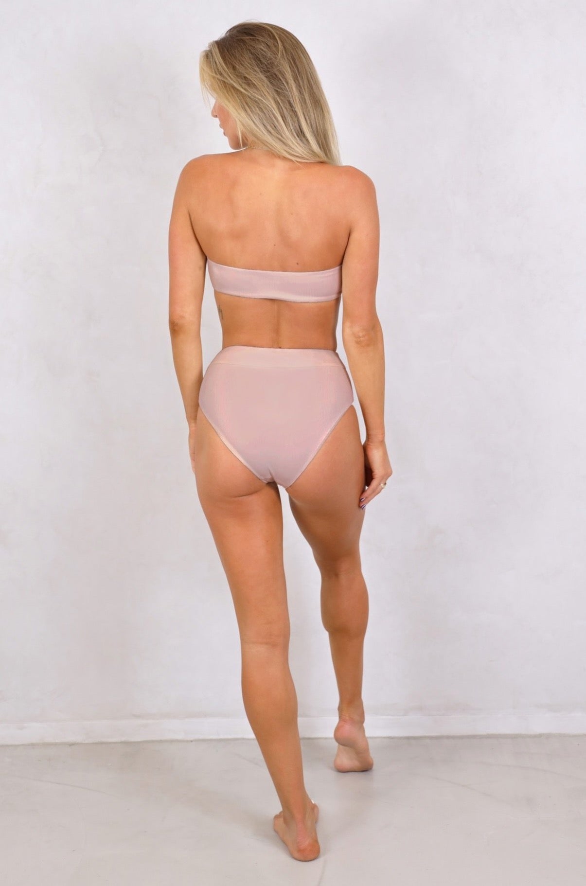 Our beautiful ribbed swim wear are known for their elegant look as well as their function. Mix and Match your Alessia set with any colour of your choice.Shop Australian Swimwear online. Enjoy Free Shipping on us. Free Shipping on any Australian Order over $100. Free Shipping to New Zealand on orders over $180. Alessia Bottom Blush High Waist Seamless Stitching Full Coverage. Fabric: Ribbed / Easy to care / Stretchy / 87% Nylon / 13% Spandex.