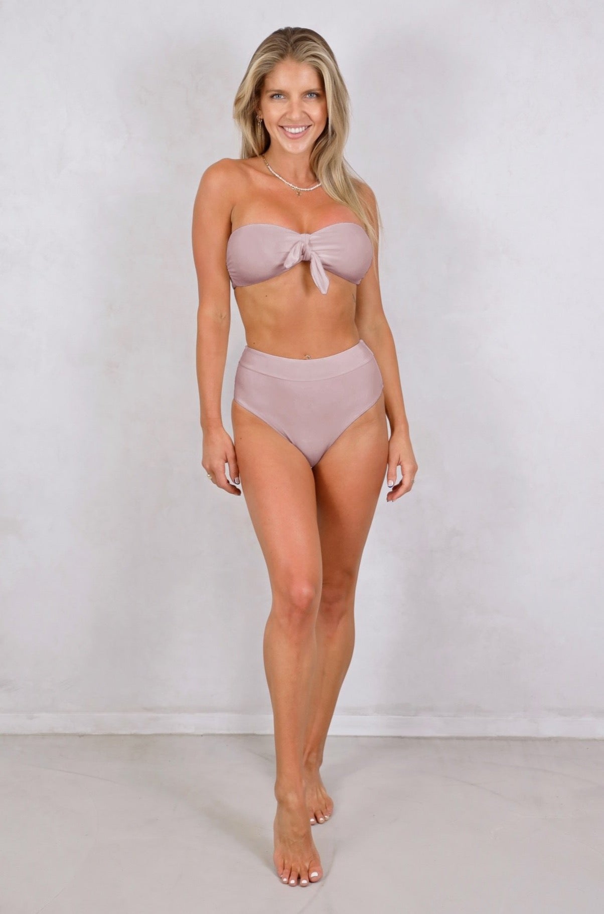 Our beautiful ribbed swim wear are known for their elegant look as well as their function. Mix and Match your Alessia set with any colour of your choice.Shop Australian Swimwear online. Enjoy Free Shipping on us. Free Shipping on any Australian Order over $100. Free Shipping to New Zealand on orders over $180. Alessia Bottom Blush High Waist Seamless Stitching Full Coverage. Fabric: Ribbed / Easy to care / Stretchy / 87% Nylon / 13% Spandex.