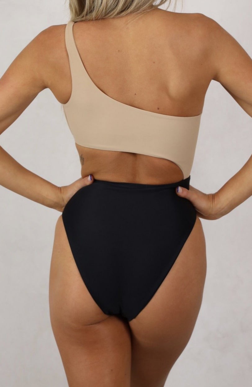 Shop our women's one piece, one shoulder strap swimsuit with a side open cut. Cheeky to medium coverage. Removable padding. Women's one piece swimsuits.Swimsuits and Bikinis, high waist swimsuit. Women's Bikinis and swimsuits.Women's swimsuits. Black bikinis & swimsuits. Black Bathers. Multi colour swimsuit.Free Shipping on Australian Orders over $100. Free Shipping to New Zealand on orders over $180. Shipping Worldwide.