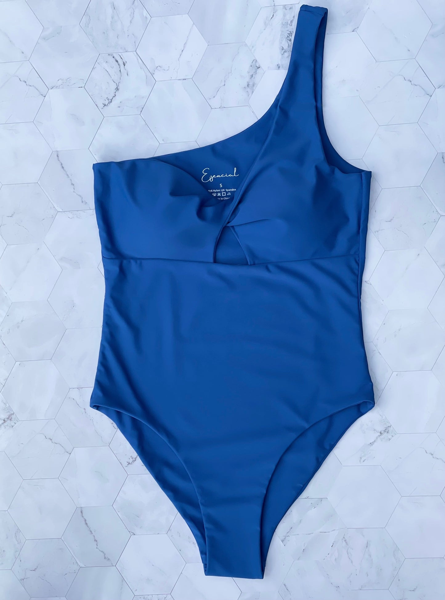 Shop our seamless one piece one shoulder strap swimsuit, they're known for its elegant look and function as a bodysuit. Shop Women's Swimwear. Women's Bikinis and swimsuits.Women's swimsuits. Blue swimsuits. Cheeky to medium coverage. Removable padding.Free Shipping on Australian Orders over $100. Free Shipping to New Zealand on orders over $180.Fabric: Matte / Soft & Stretchy / 87% Nylon / 13% Spandex